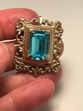 Vintage Coro Signed Brooch Beautiful Emerald Cut Stone.